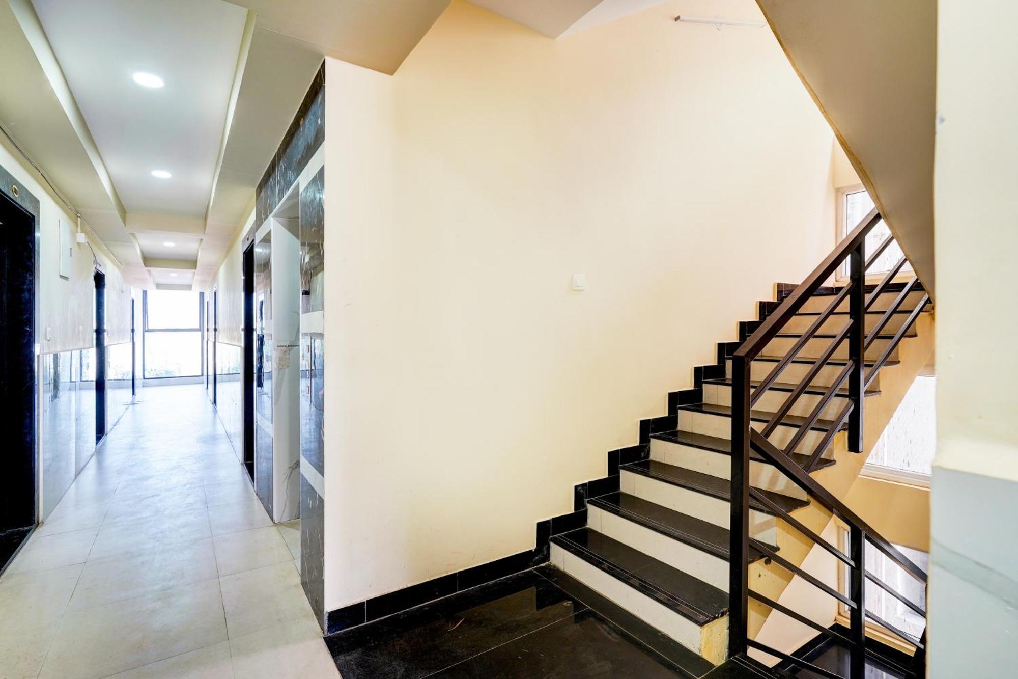 Super Hotel O Sri Vishnu Prime Opposite The Studio Salon, Kundalhalli Gate بنغالور المظهر الخارجي الصورة